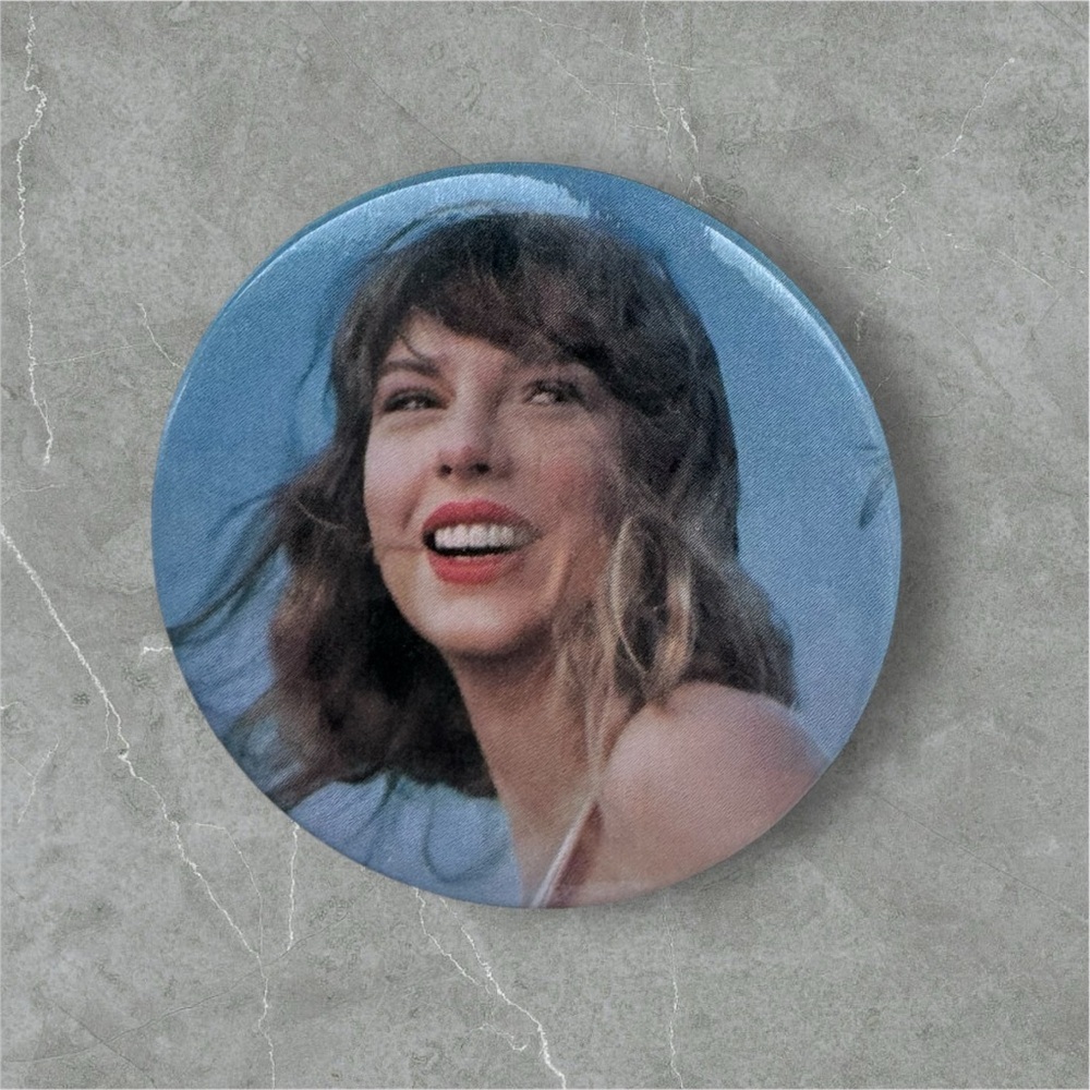 $3 Add-On 🆕Taylor Swift Button Pin - Picture 4 of 10